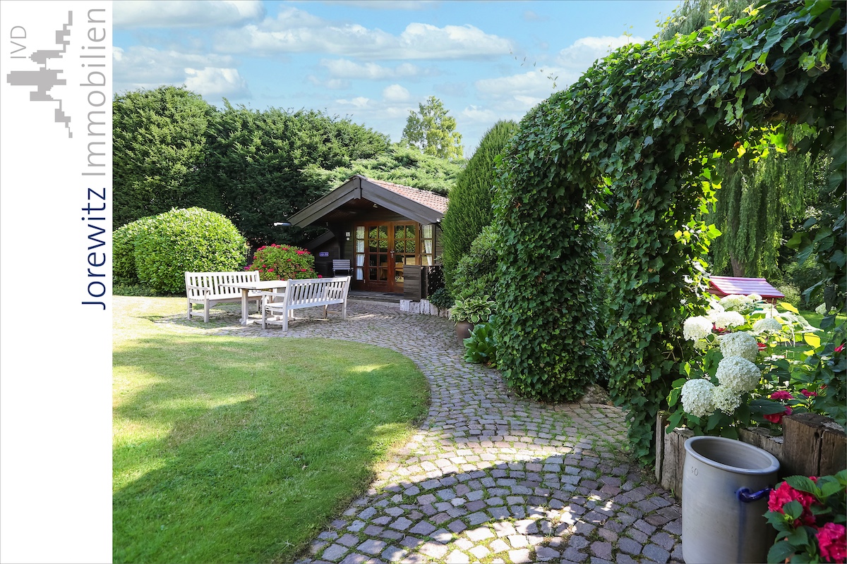 010 - Gartenhütte