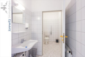 013 - WC