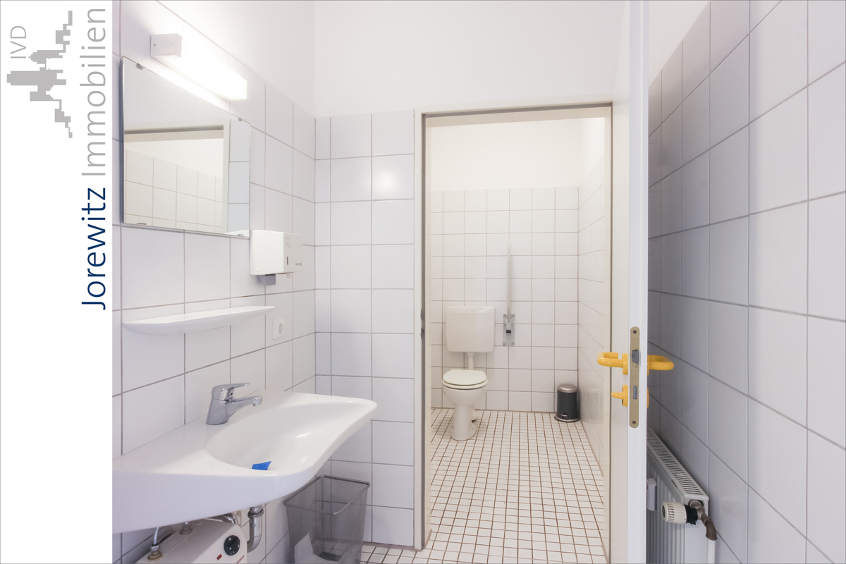 013 - WC