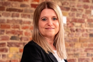 Frau Elzbieta Thiele