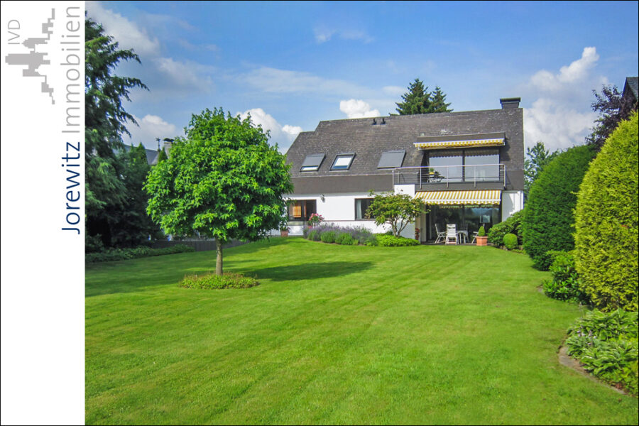 Bielefelder Westen: Einfamilienhaus mit Traumgarten nahe Universität - 001 - Gartenansicht