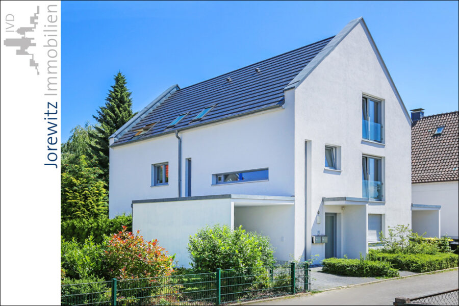 Tolles Zweifamilienhaus in beliebter Lage von Bielefeld-Schildesche - 001 - Frontansicht