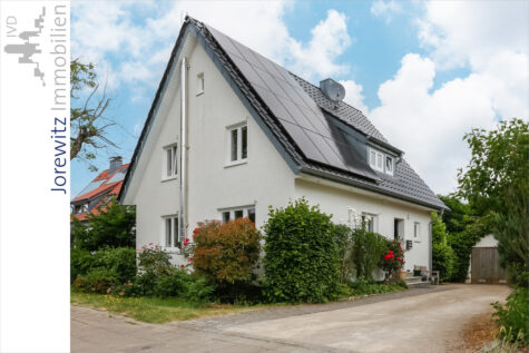 Bielefeld-Heepen: Saniertes und sonniges Einfamilienhaus mit Photovoltaikanlage und Baugrundstück, 33719 Bielefeld, Einfamilienhaus