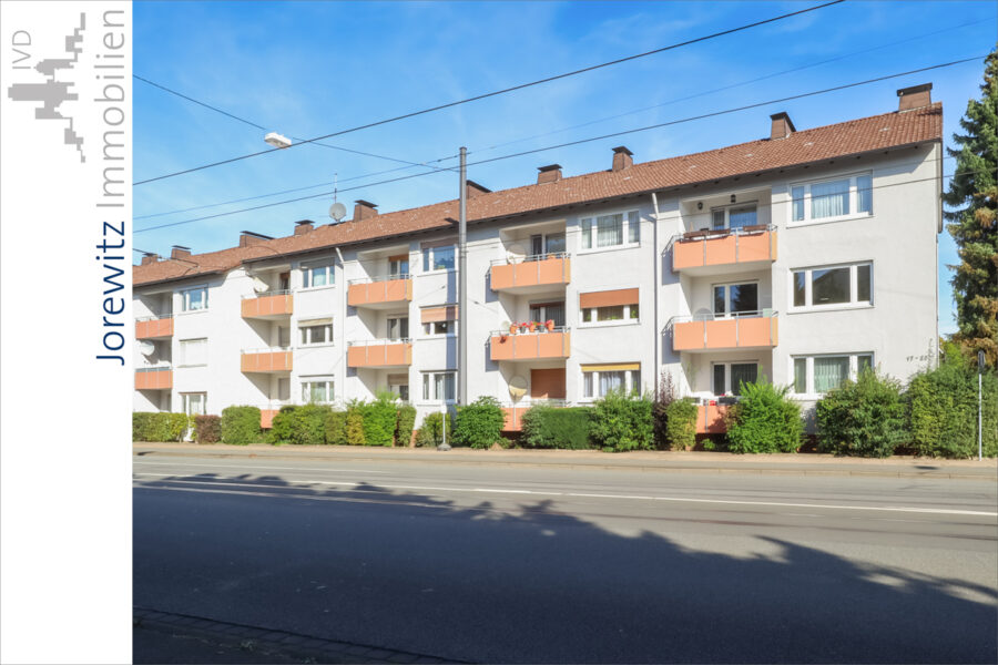 Bielefeld-Mitte - Nähe Klinikum: Schön renovierte und zentrumsnahe 3 Zimmer-Wohnung mit Balkon - 001 - Seitenansicht
