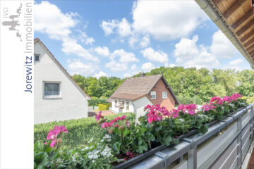 Bielefeld-Milse: Solides und sehr gepflegtes Mehrfamilienhaus mit 6 Wohneinheiten - 005 - Balkon Aussicht - Ansicht 1