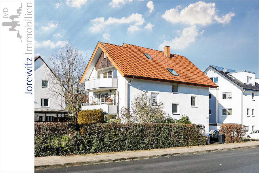 Bi-Schildesche - Nähe Dorfkern: Sehr gepflegtes Mehrfamilienhaus mit 3 Wohneinheiten - 001 - Seitenansicht