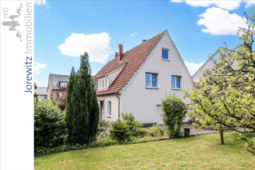 Gepflegtes Zweifamilienhaus mit 3 Garagen in ruhiger Lage von Bielefeld-Brackwede - 002 - Rückansicht