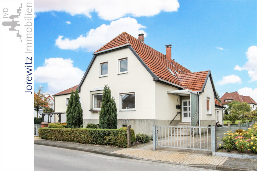 Gepflegtes Zweifamilienhaus mit 3 Garagen in ruhiger Lage von Bielefeld-Brackwede - 001 - Seitenansicht