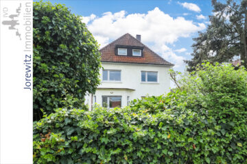 Wohnen in Bielefeld-Brackwede: Schönes Ein- bis Zweifamilienhaus mit großem Garten - 002 - Rückansicht