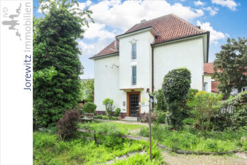 Wohnen in Bielefeld-Brackwede: Schönes Ein- bis Zweifamilienhaus mit großem Garten - 003 - Eingangsansicht
