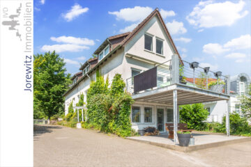 Sieker-Schweiz: Freistehendes Einfamilienhaus mit Einliegerwohnung und schönem Baugrundstück - 002 - Terrassenansicht
